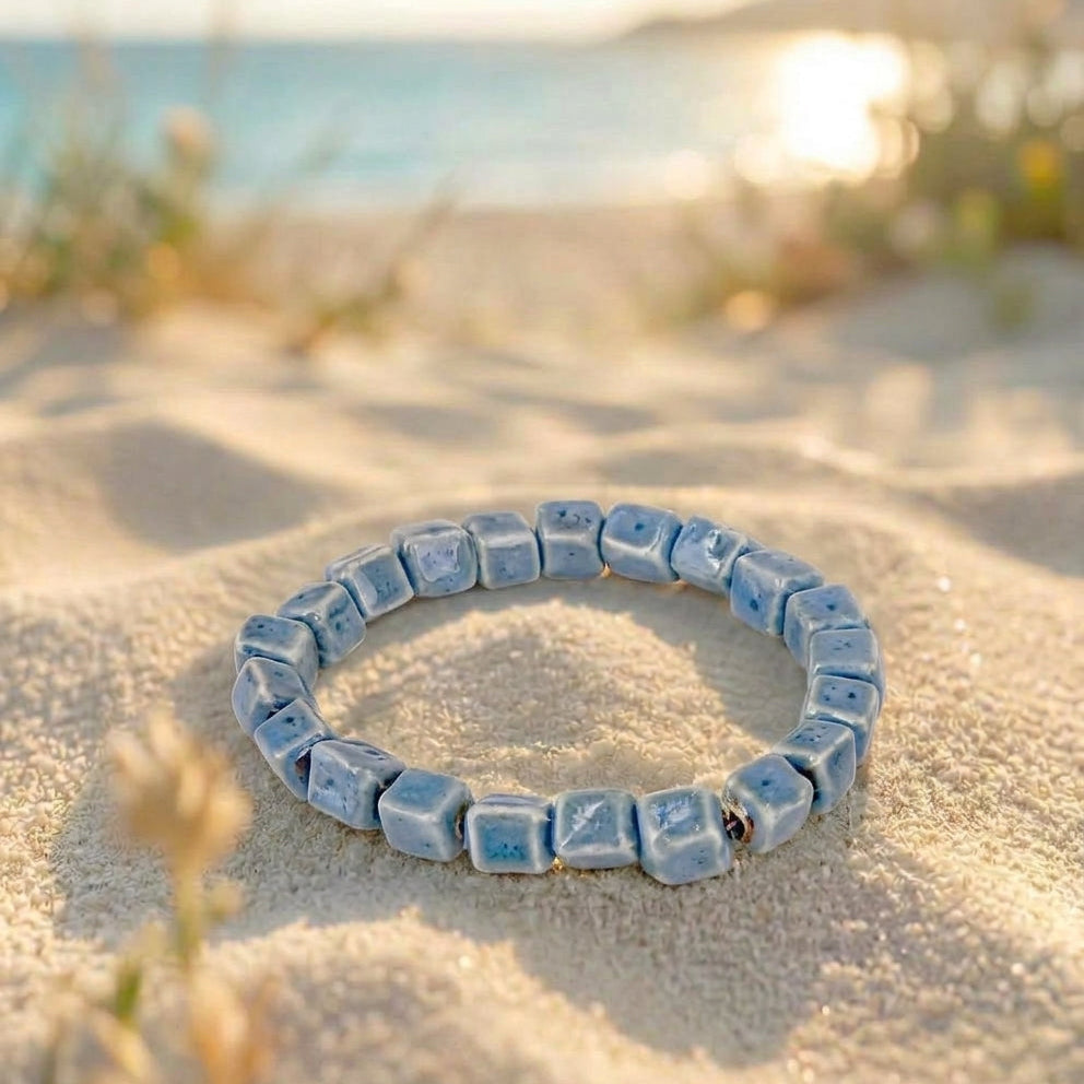 Bracelet élastique perles carrées céramique 6 mm – plusieurs couleurs