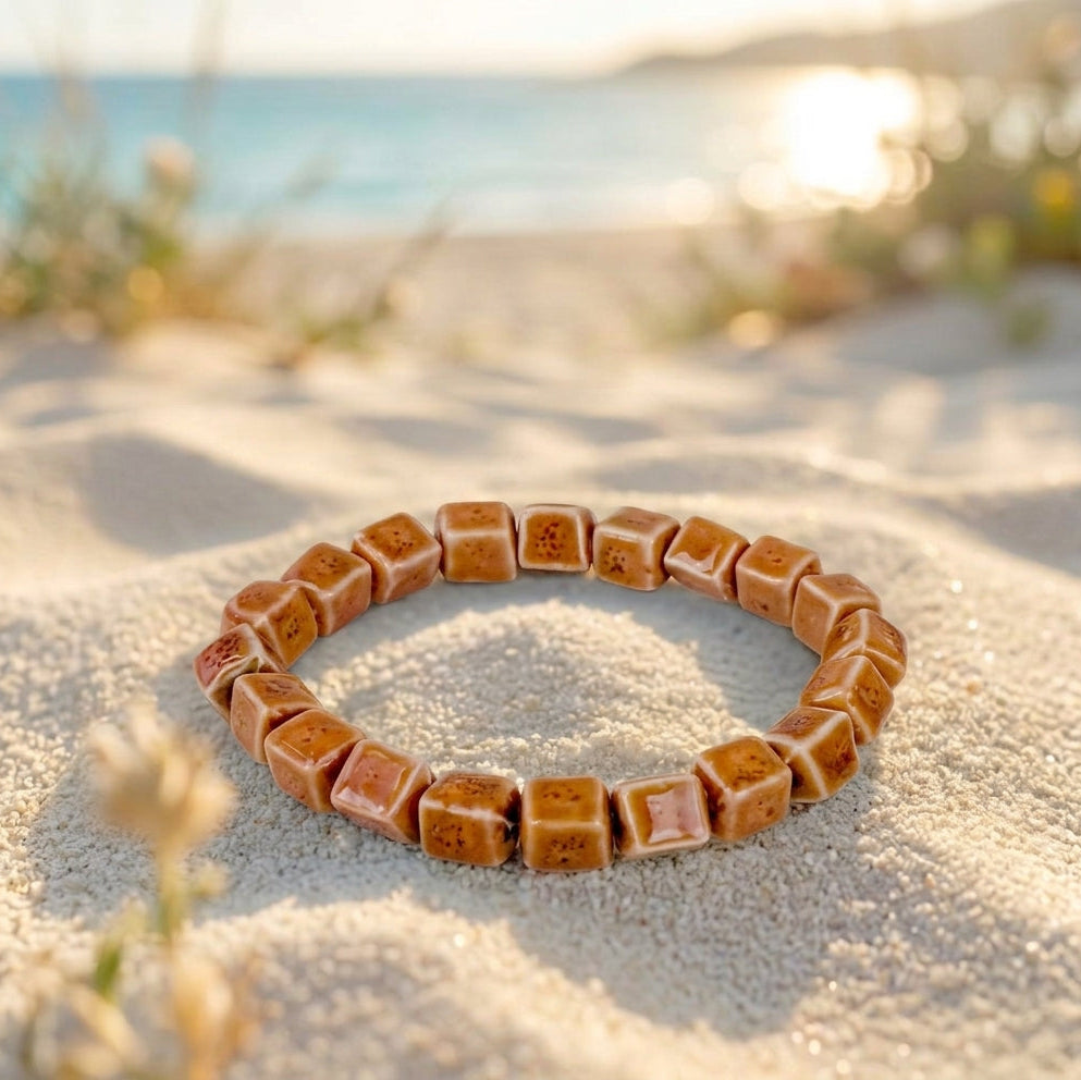 Bracelet élastique perles carrées céramique 6 mm – plusieurs couleurs