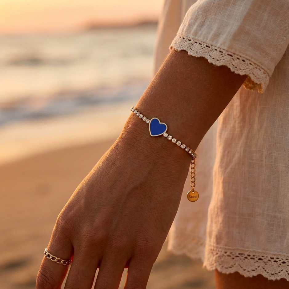 Gold-plated stainless steel bracelet with mesh set with white rhinestones and a blue enamel heart pendant