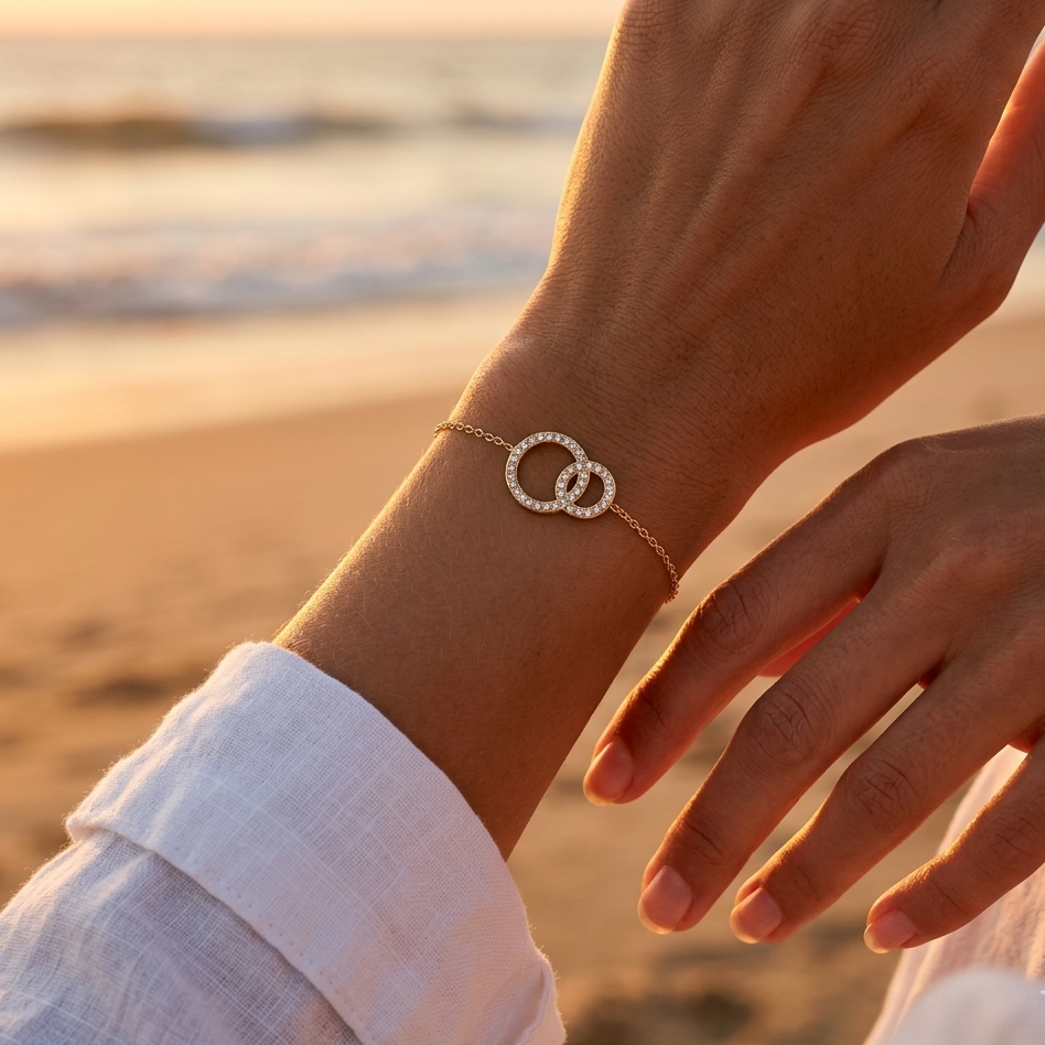 Fine gold-plated bracelet with two intertwined rings and crystals – Stainless steel