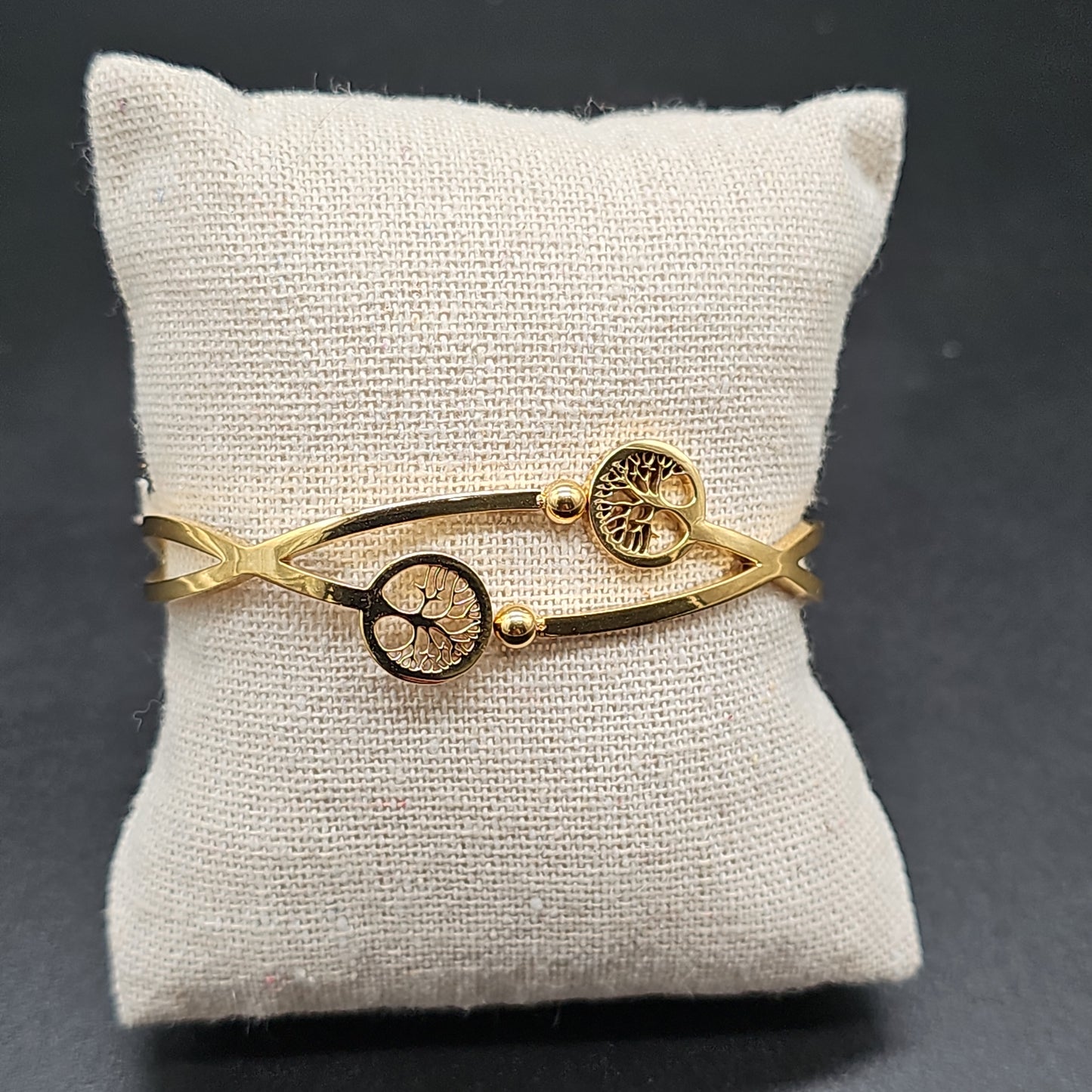 Openable gold-plated stainless steel bangle bracelet – round openwork tree of life medallion