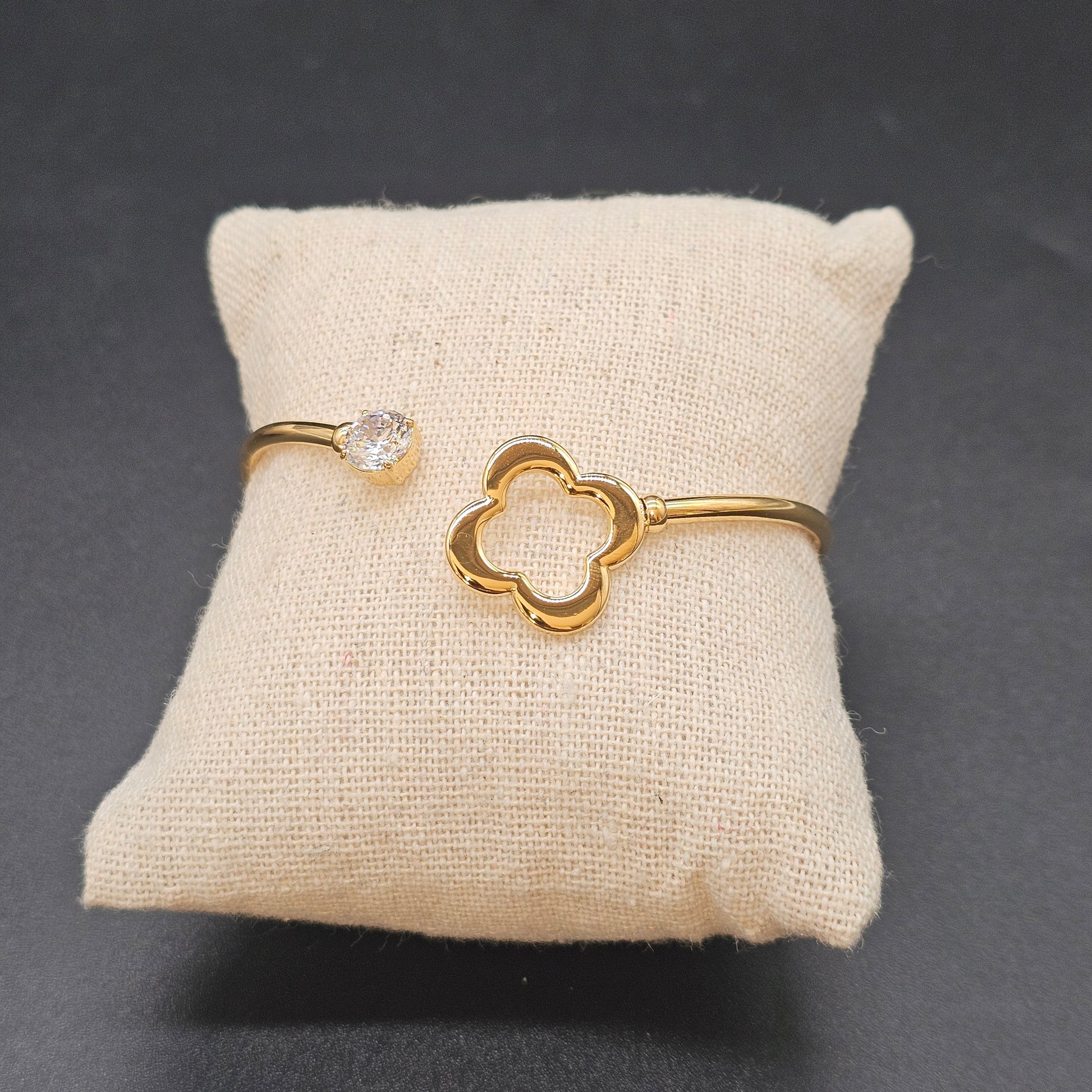 Bracelet jonc doré acier inoxydable, bijou raffiné orné d’un trèfle et d’un strass