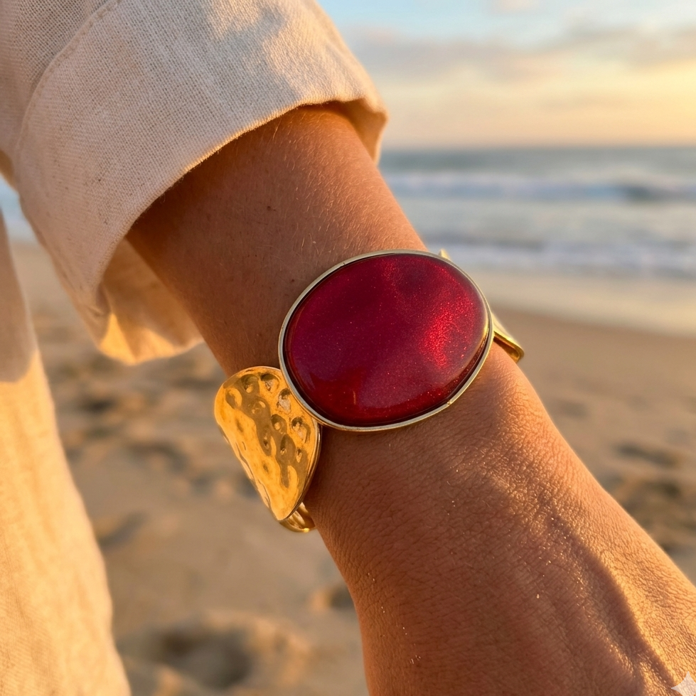 Hammered gold cuff bracelet – Colored stone (ochre, red or green)
