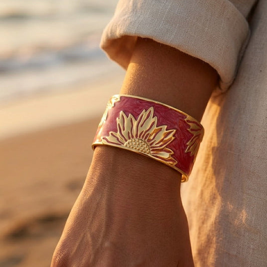 Bracelet Manchette Soleil Doré – Émail Rose Poudré