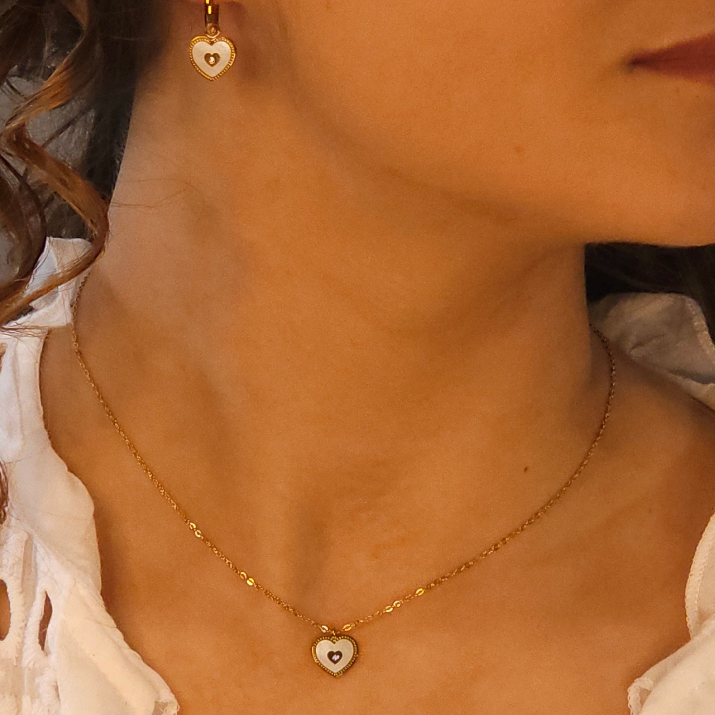 coffret coeur dore porté sur mode