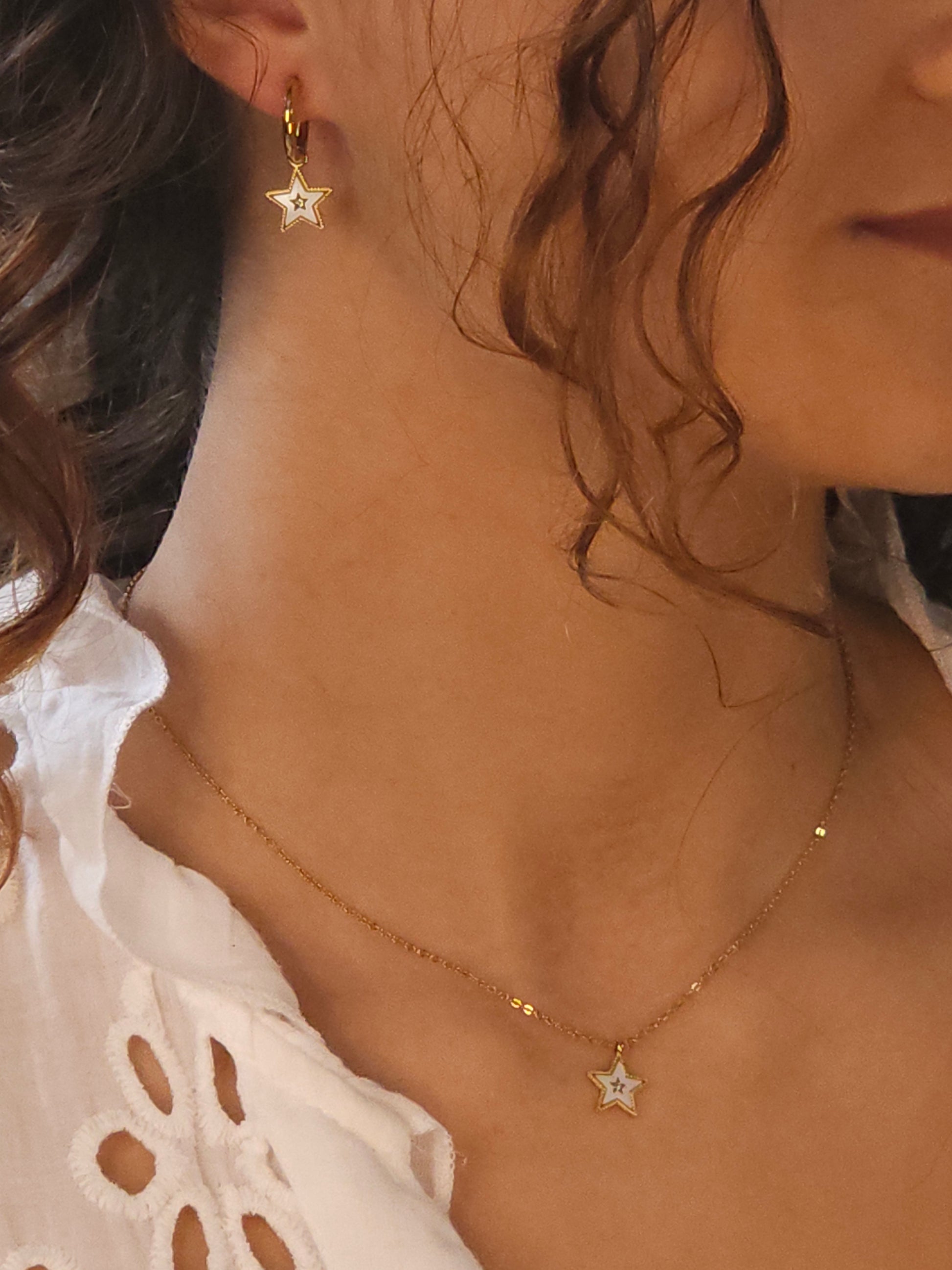 etoile dore porte sur model avec bo