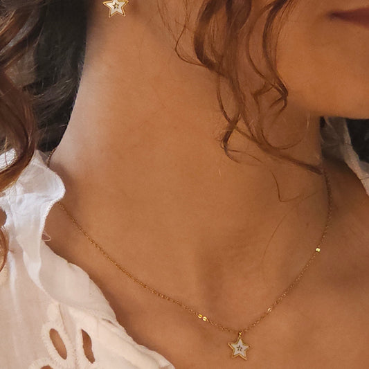 etoile dore porte sur model avec bo