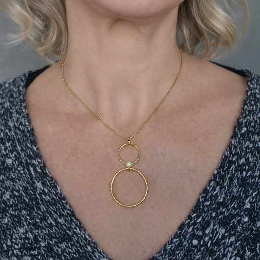Collier doré acier inoxydable – Maille serpent et double anneau martelé