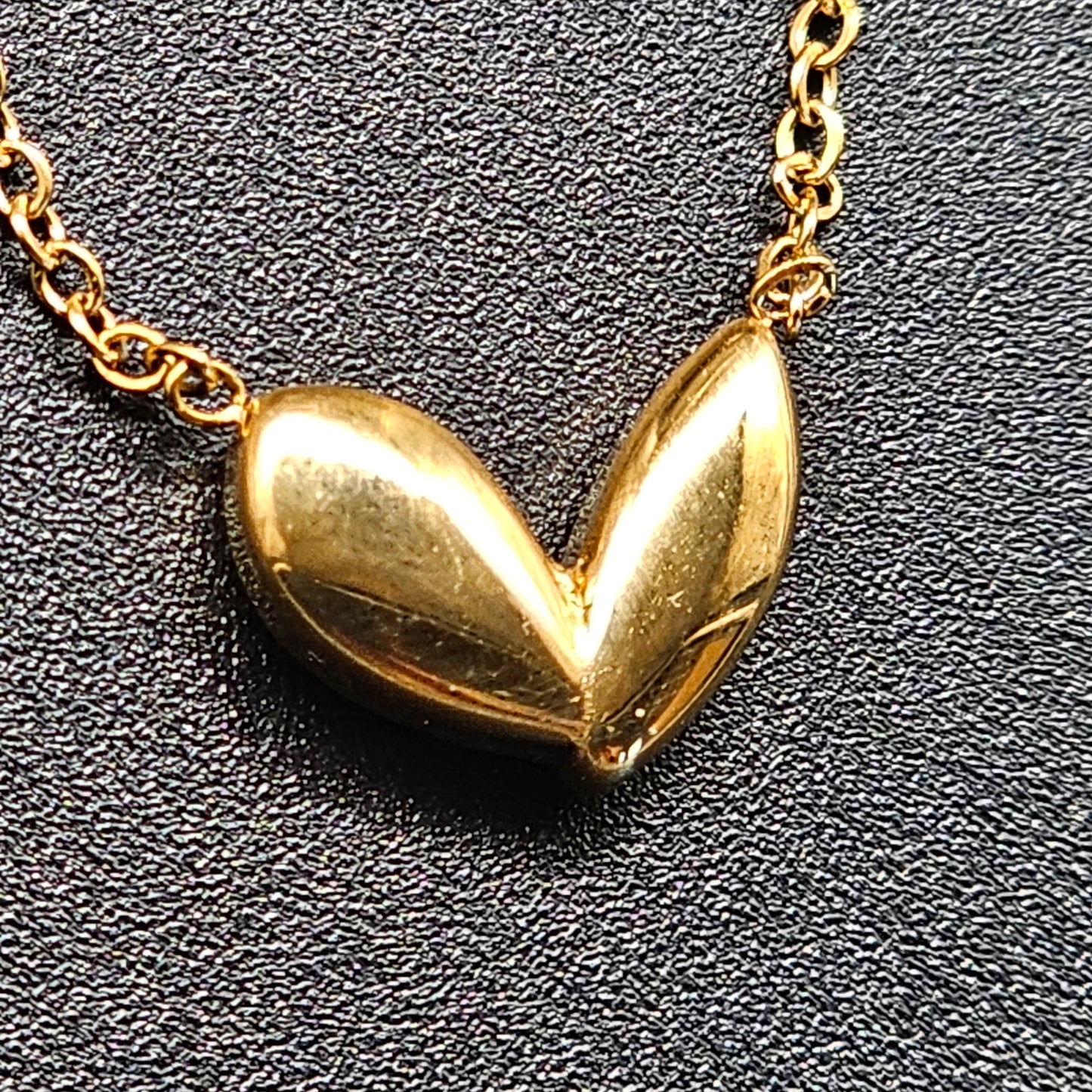 Gold-plated petal heart necklace – Cable chain, hypoallergenic stainless steel