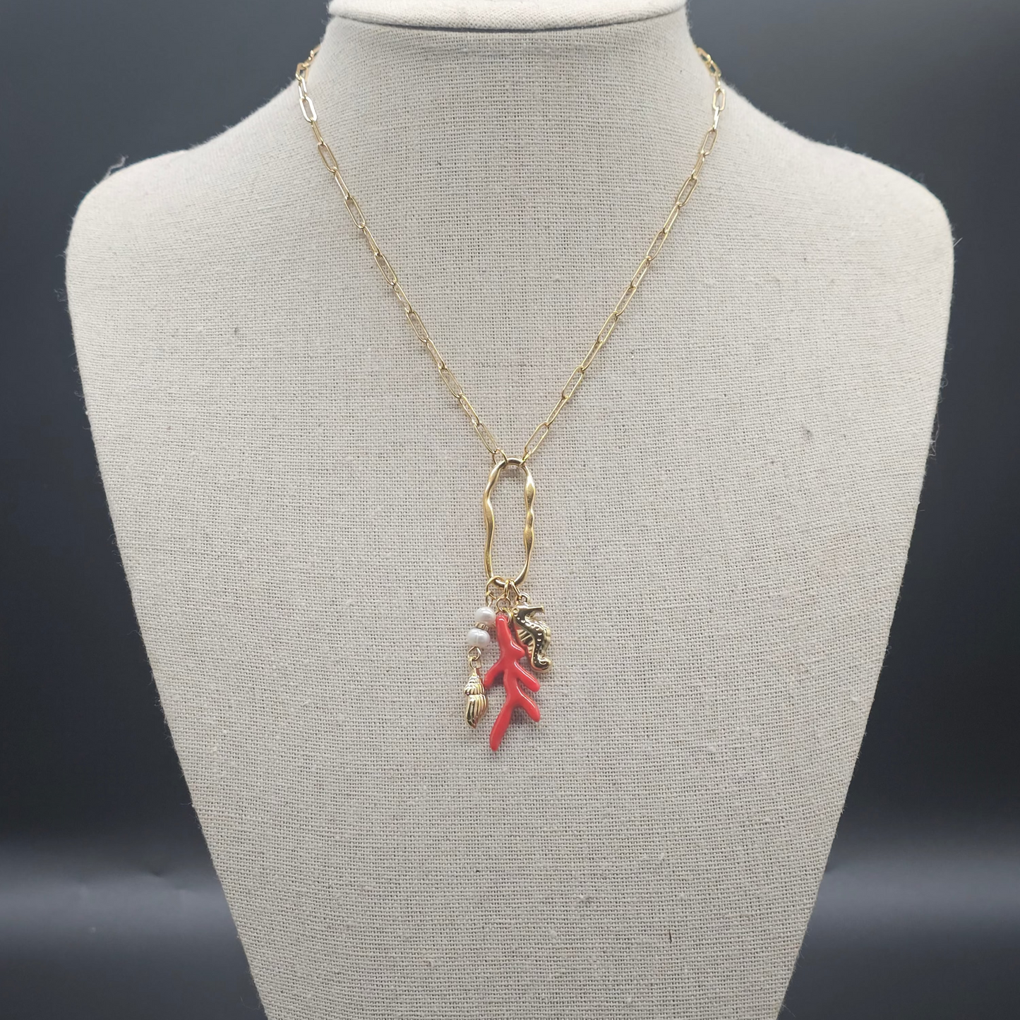 Collier chaîne maillons & charms marins – Corail rouge