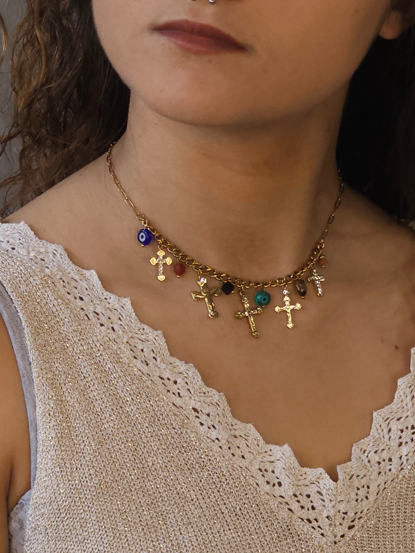 Collier doré charms croix et pampilles – acier inoxydable et pierres naturelles