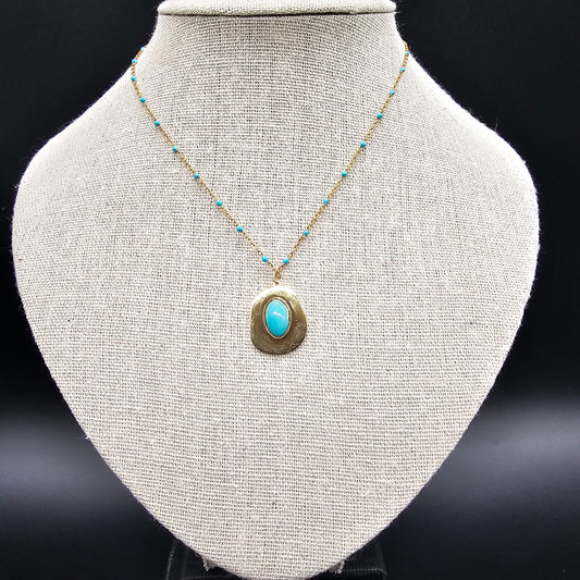 Collier doré en acier inoxydable avec pierre turquoise ovale, bijou coloré et élégant pour femme.