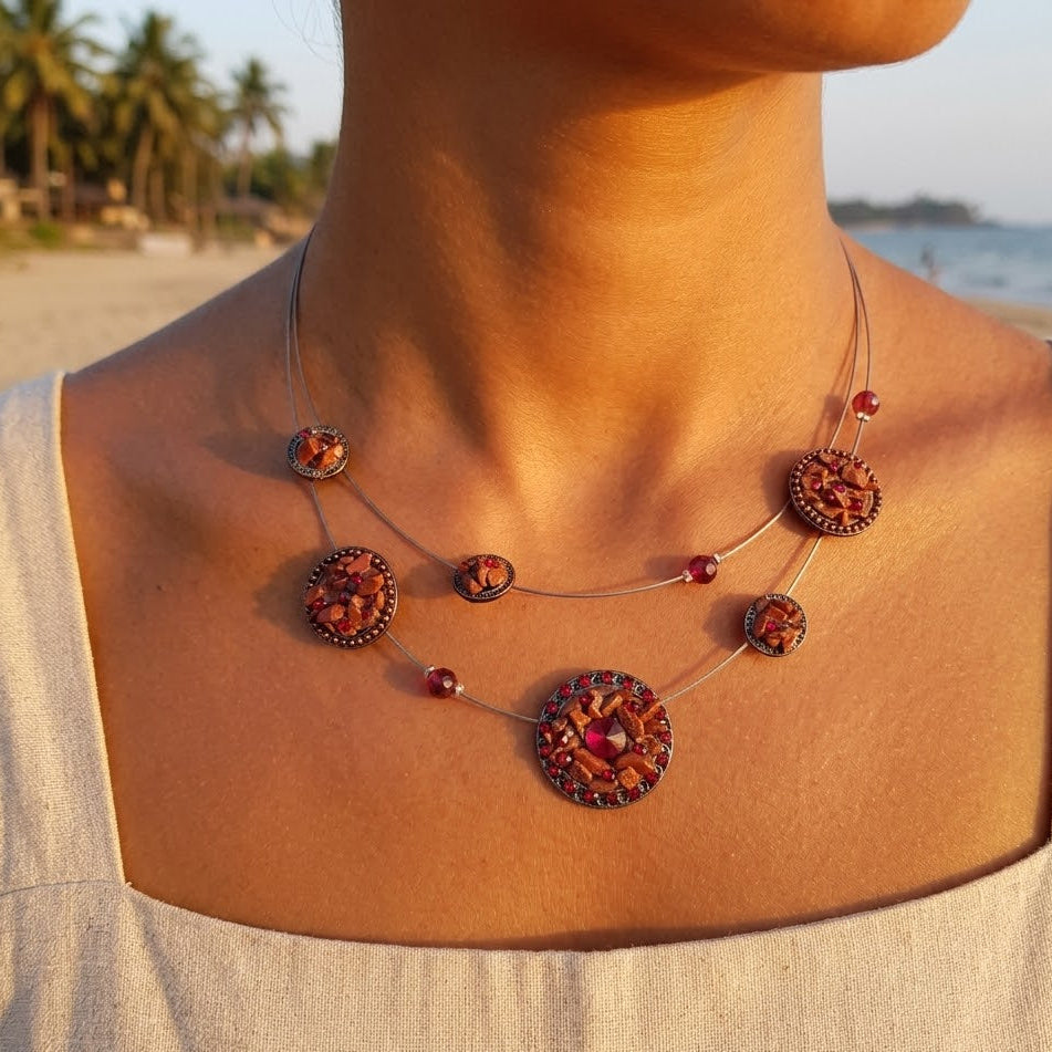 Double-strand wire necklace – metallic beads & stone chips