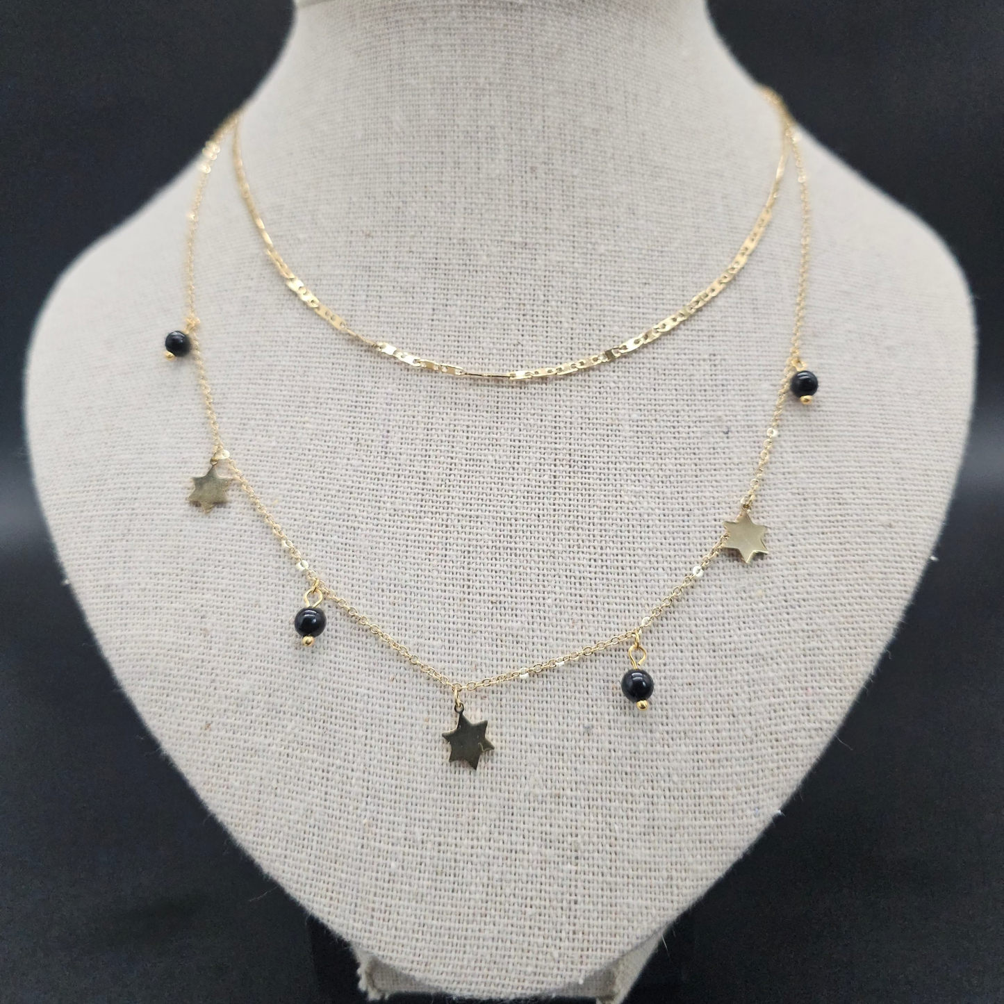 Collier double rang Étoiles & Perles noires – Acier inoxydable doré