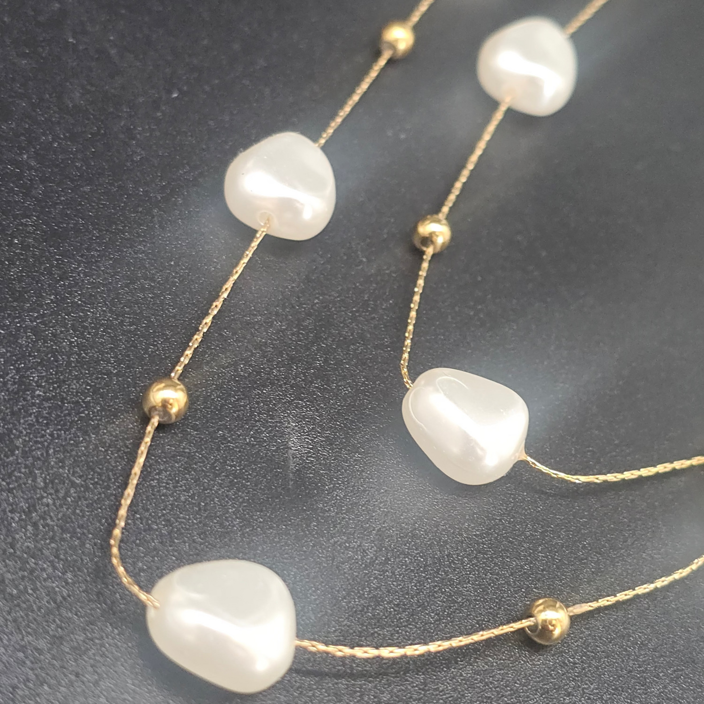 Collier double rang doré perles blanches – acier inoxydable