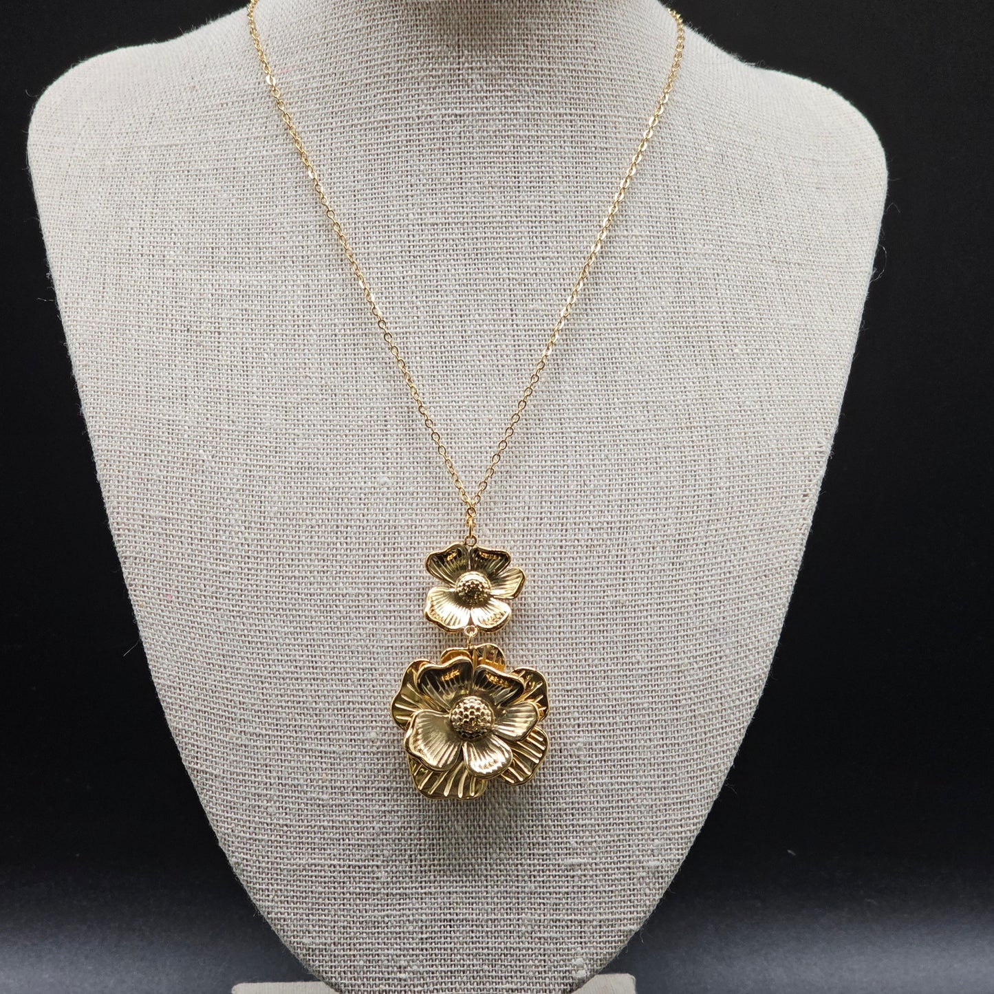 Gold stainless steel necklace - two hammered flower pendant