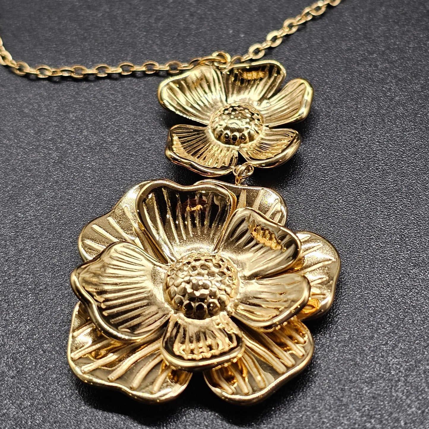 Gold stainless steel necklace - two hammered flower pendant