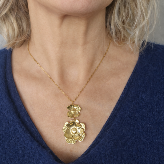 Collier doré acier inoxydable – pendentif de deux  fleurs martelées