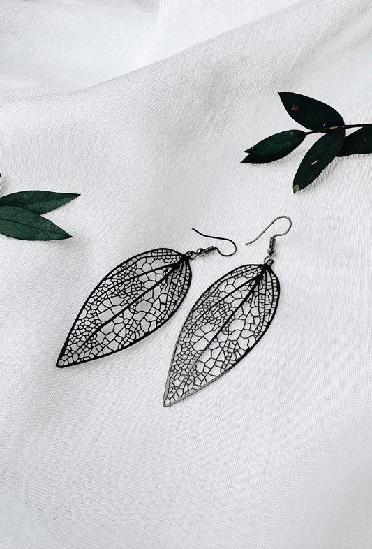 Boucles pendantes feuille noire – acier inoxydable filigrane dentelle