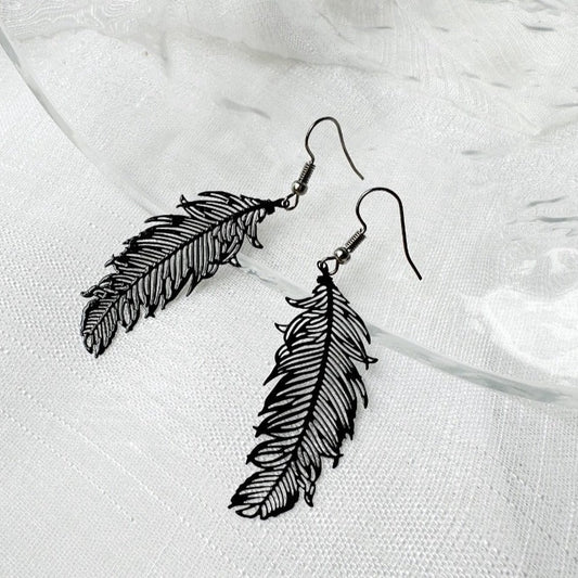 Boucles pendantes plume – acier doré, argenté ou noir hypoallergénique