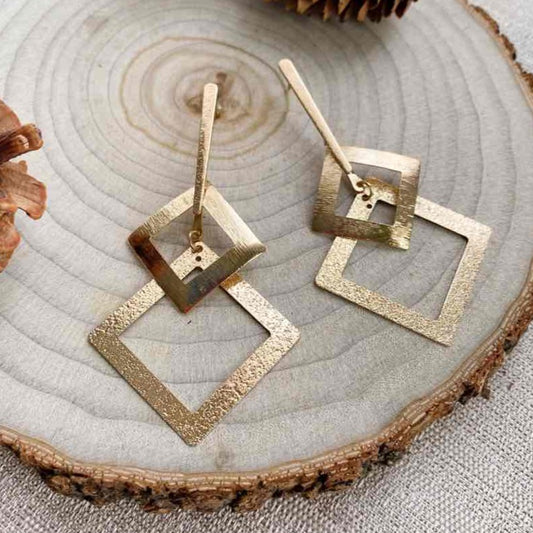 Boucles pendantes géométriques – tige fine & acier doré ou argenté