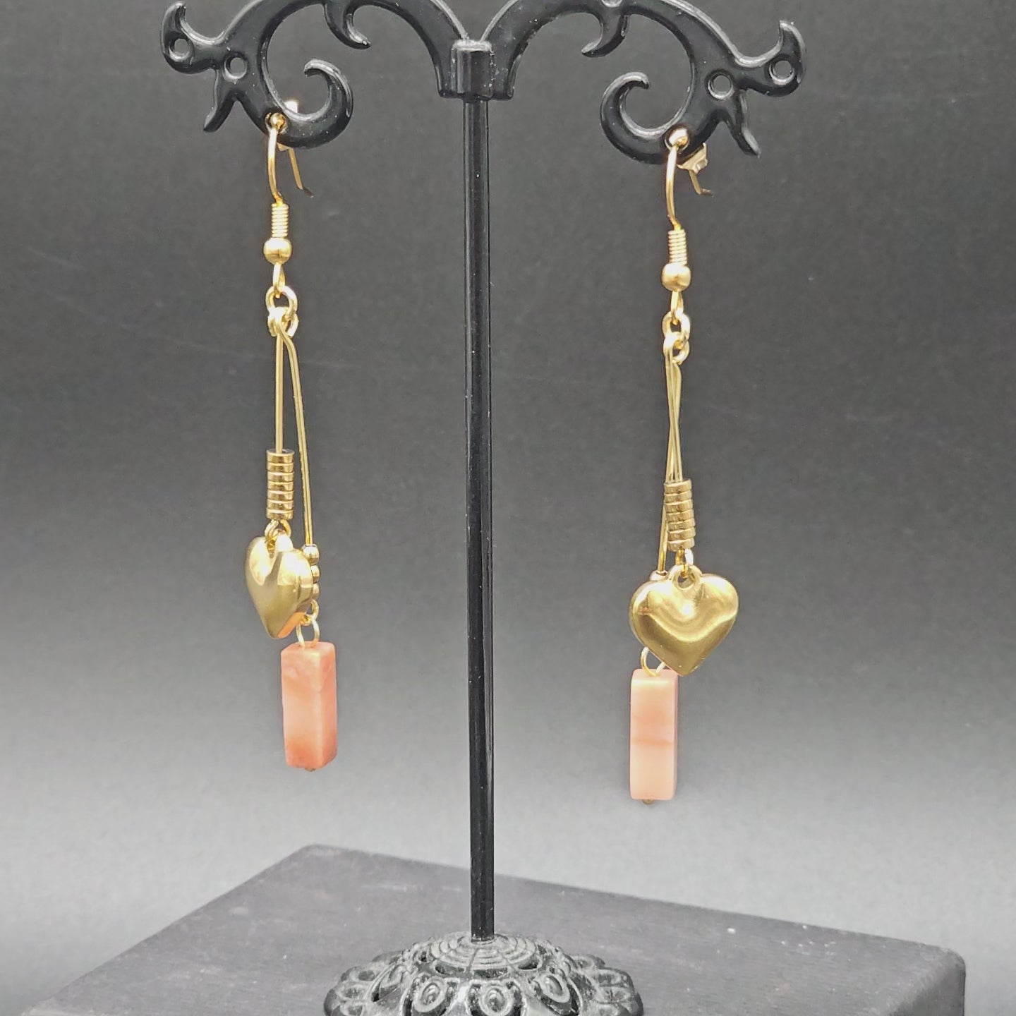 Boucles d’oreilles dorés pendentes coeur et pierre – acier inoxydable – 