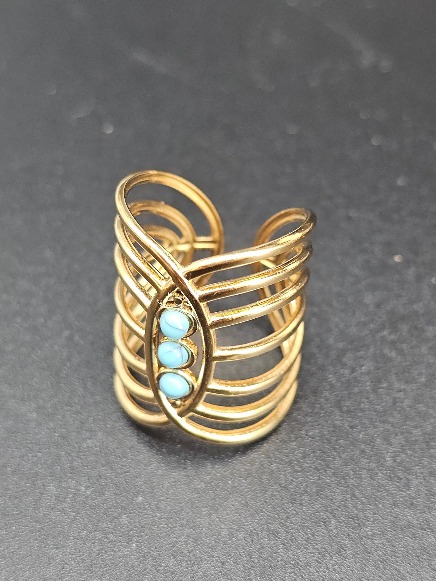 Grande bague ajustable dorée 3 perles turquoise – acier inoxydable
