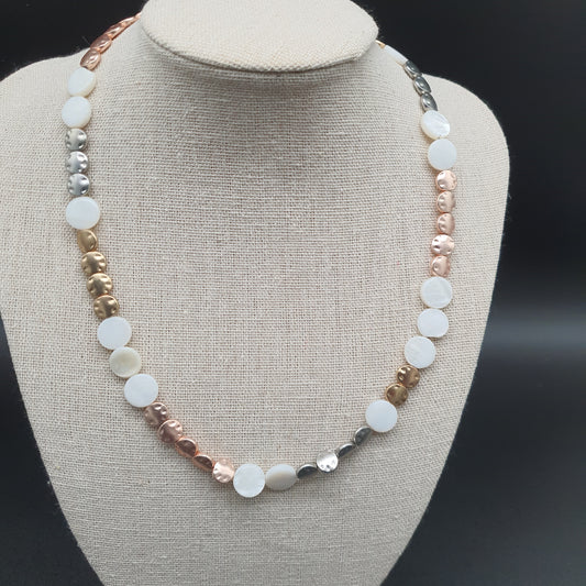 Collier nacré médaillons effet marbre argent et doré – boutons nacre