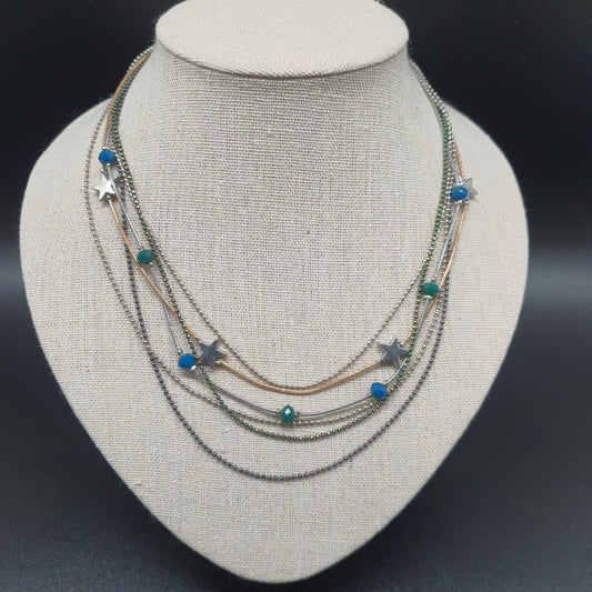 Collier multi-rangs acier argenté étoile – Chaînettes fines & perles bleues