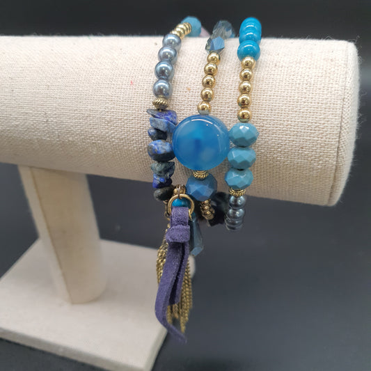 Bracelet triple rang fil mémoire perles eau douce pierre naturelle facettes fantaisie  pompon chaînette suédine