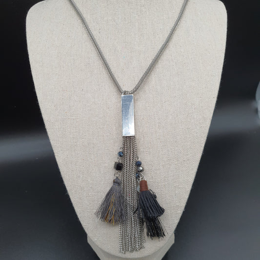 Collier sautoir argenté pendentif marbré rectangulaire blanc et chaînette fine