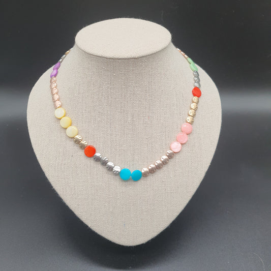 Collier nacre multicolore boutons ronds & métal martelé | Chaîne réglable 45 cm + 7 cm