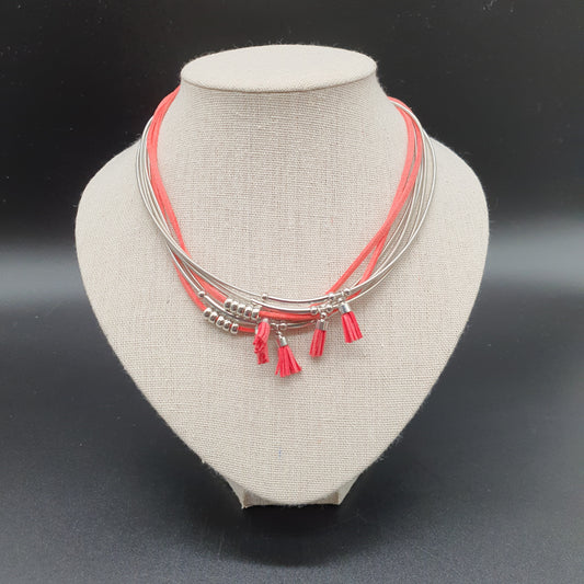 Collier aimanté multi-fils rouge fil mémoire perles métal argenté et simili daim