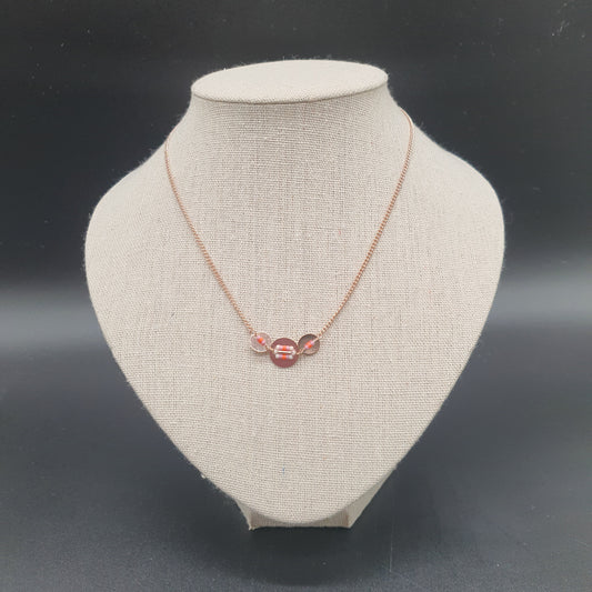 Collier acier doré chaîne maille gourmette trois pièces métal doré perles fantaisie colorées