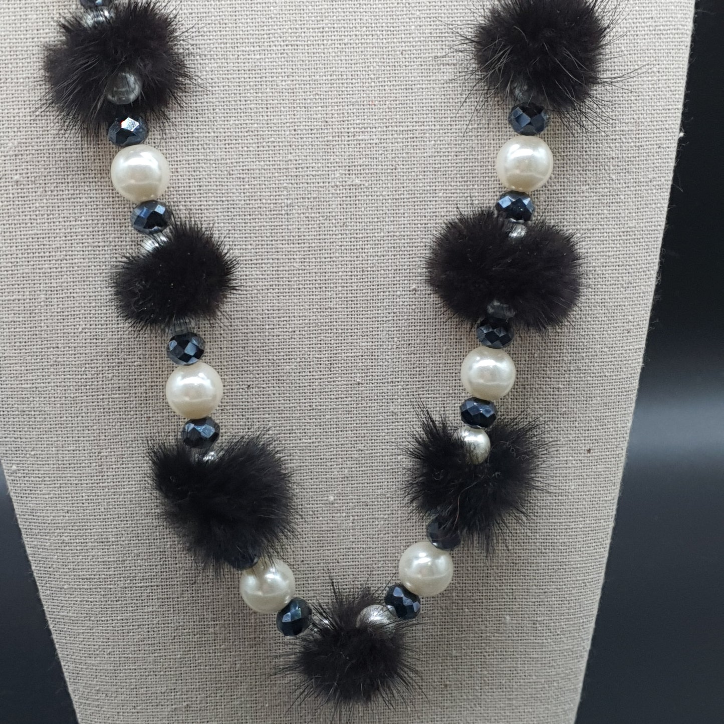 Collier sautoir double cordon coton ciré pompons perles effet nacre perles facettées