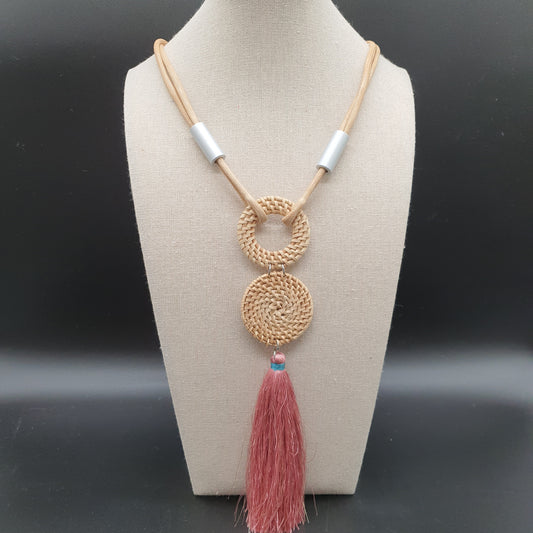 Collier sautoir double cordon coton ciré ivoire tubes argentés pendentif rotin tressé et pompon