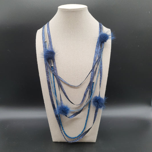 Collier sautoir multi rangs rubans métallisés pompons colorés et perles pierre reconstituée