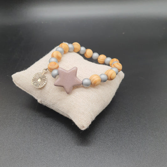 Bracelet élastique perles fantaisie bois pampille étoile pierre métal doré