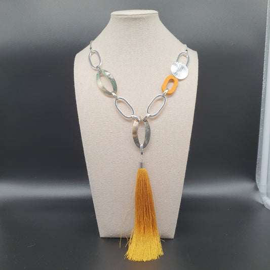 Collier sautoir doré acier inoxydable maille serpent anneaux métal nacre bois pompon jaune