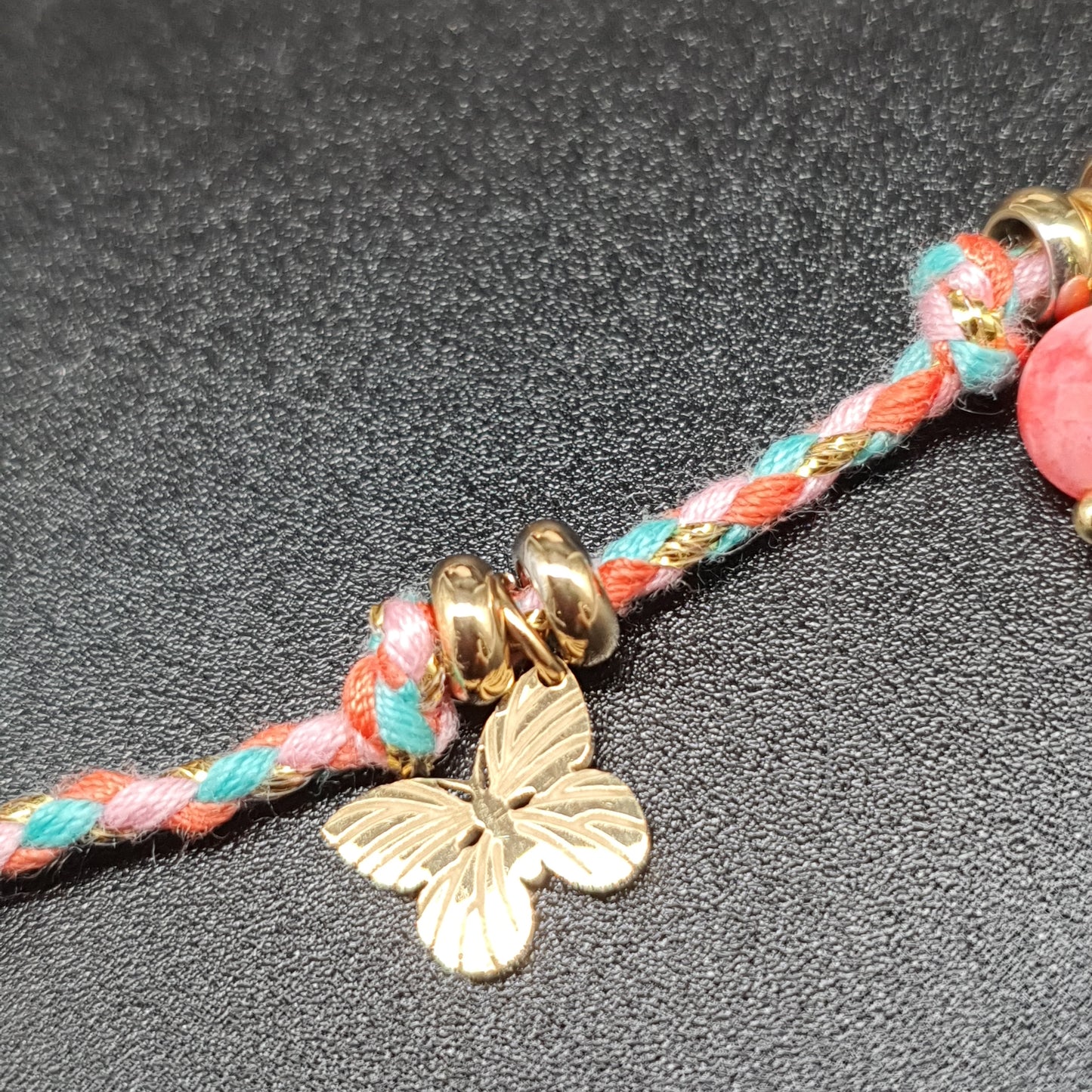 Collier acier inoxydable doré cordon tressé multicoloré éclats pierre naturelle breloques charms marguerite papillon oeil de la chance Lilas de Seine