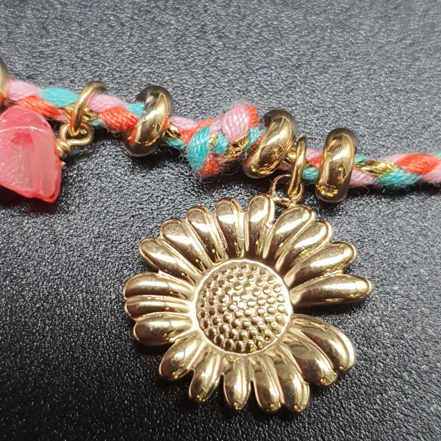 Collier acier inoxydable doré cordon tressé multicoloré éclats pierre naturelle breloques charms marguerite papillon oeil de la chance Lilas de Seine