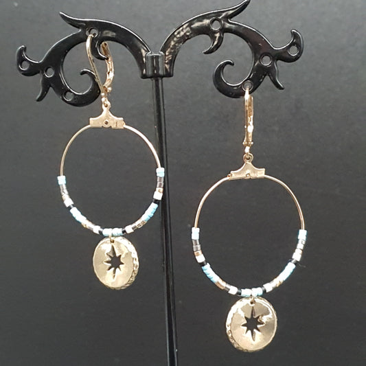 Boucles d'oreilles pendants métal doré créole perles rocaille colorées pampille ajourée étoile polaire