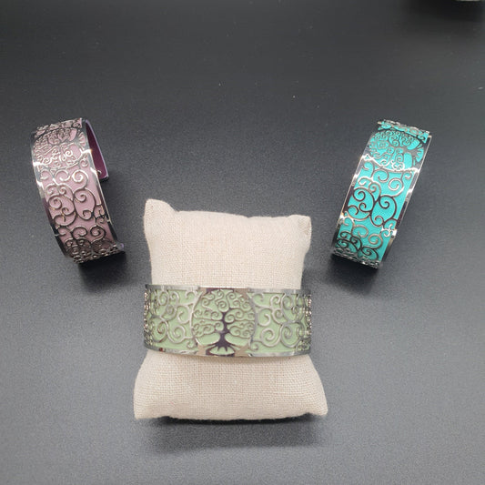 Bracelet manchette ouvert acier inoxydable argenté dentelé motif arbre de vie simili cuir coloré réversible