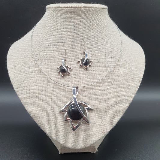 Parure collier boucles d'oreilles pendants double chaîne câble métallique argenté pendentif feuille pierre onyx oeil de chat