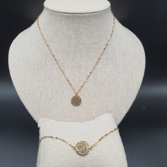 Parure collier et bracelet acier inoxydable doré fine chaîne maille fantaisie torsadée pendentif médaillon incrusté éclats pierre naturelle billes acier doré Lilas de Seine