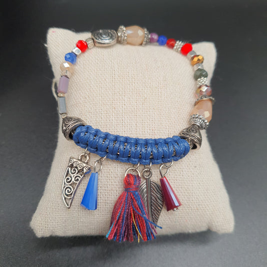 Bracelet élastique perles colorées facettées et pièces métal baroque
