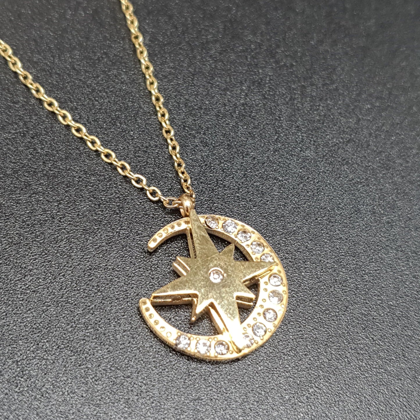 Collier acier inoxydable doré chaîne fine maille forçat pendentif lune et étoile polaire
