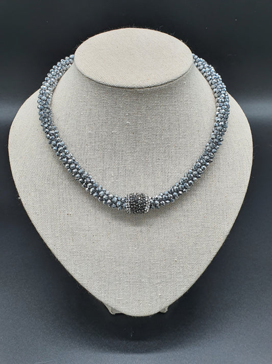 Collier aimanté perles gris argenté avec tube strass aimanté