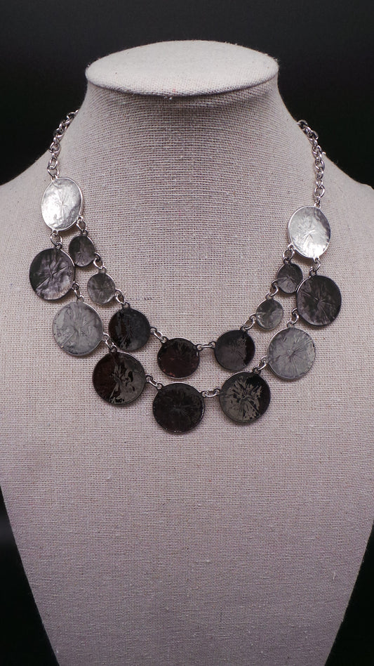 Collier double rang acier chaîne maille forçat pièces rondes martelées métal argenté