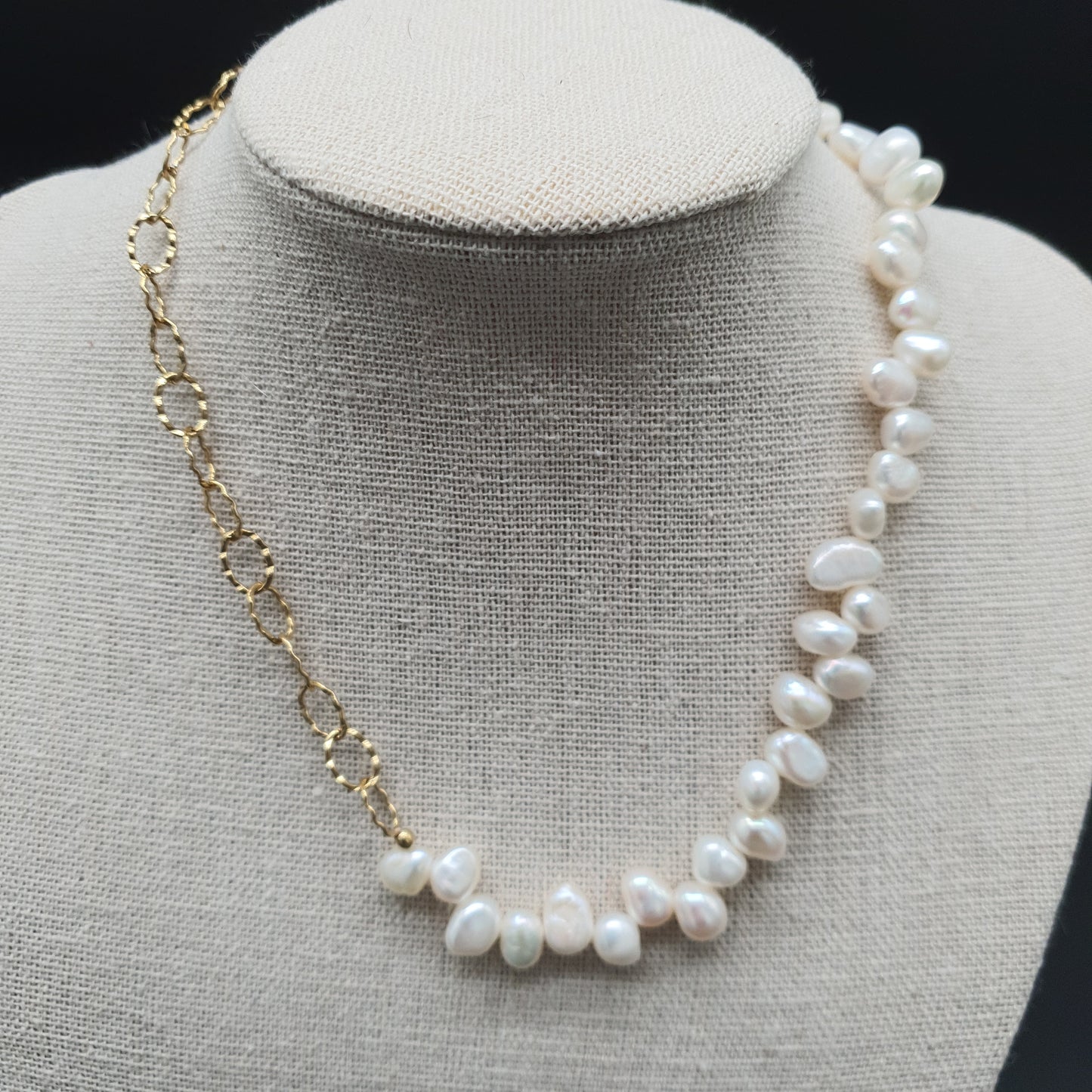 Collier acier inoxydable doré maille martelée perles naturelles Lilas de Seine